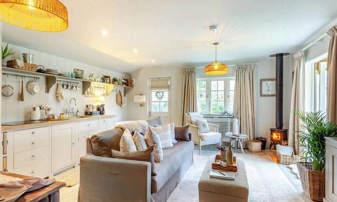 Chippenham Cottage | 1 bedroom accommodation in Lacock, near Chippenham