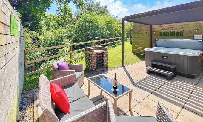 Raywell Ski Chalet | 1 bedroom accommodation in Raywell, Beverley