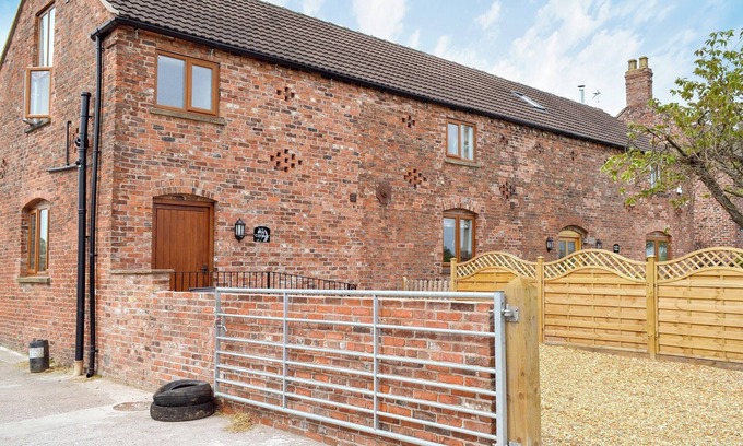 Middlewich Cottage | 1 bedroom accommodation in Byley, near Middlewich