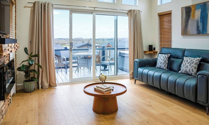 Bredons Hardwick Ski Chalet | 1 bedroom accommodation in Tewkesbury