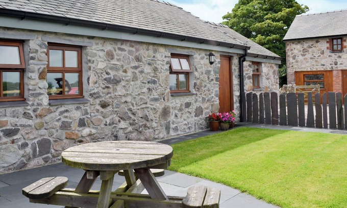 Y Felinheli Cottage | 1 bedroom accommodation in Y Felinheli, near Bangor