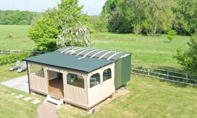 Alresford Cabin | 1 bedroom accommodation in Bighton, near Ropley