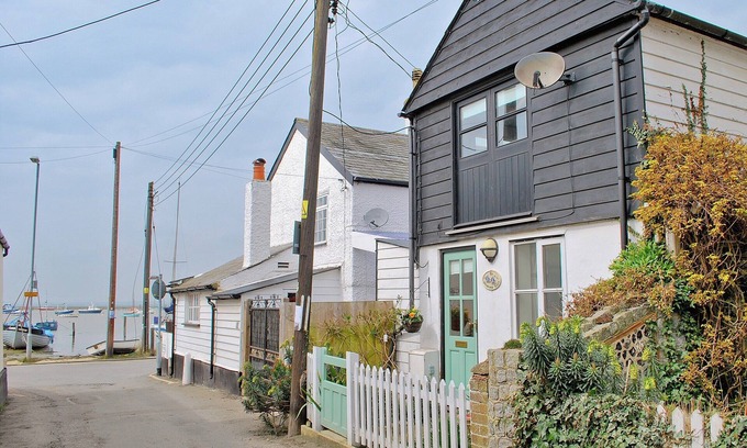 West Mersea Cottage | 1 bedroom accommodation in West Mersea, near Colchester