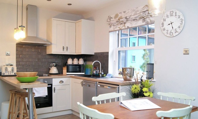 West Mersea Cottage | 1 bedroom accommodation in West Mersea, near Colchester