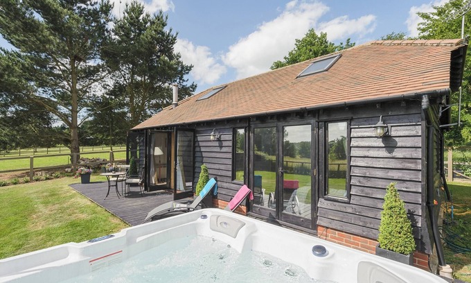Earls Colne Cottage | 1 bedroom accommodation in White Colne, near Colchester