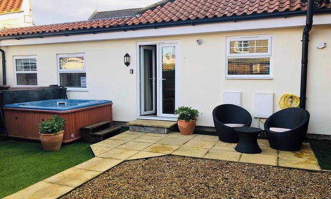 Driffield Cottage | 1 bedroom accommodation in North Frodingham, near Driffield