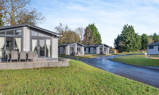Great Coxwell Ski Chalet | 1 bedroom accommodation in Faringdon