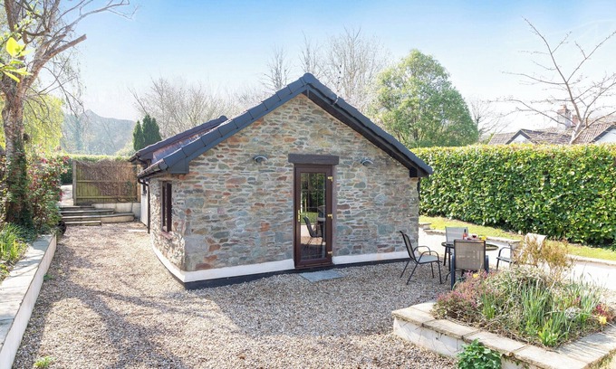 Fiddington Cottage | 1 bedroom accommodation in Aley, Over Stowey