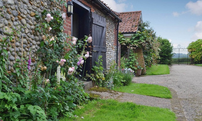 Hempstead Cottage | 1 bedroom accommodation in Hempstead, near Holt