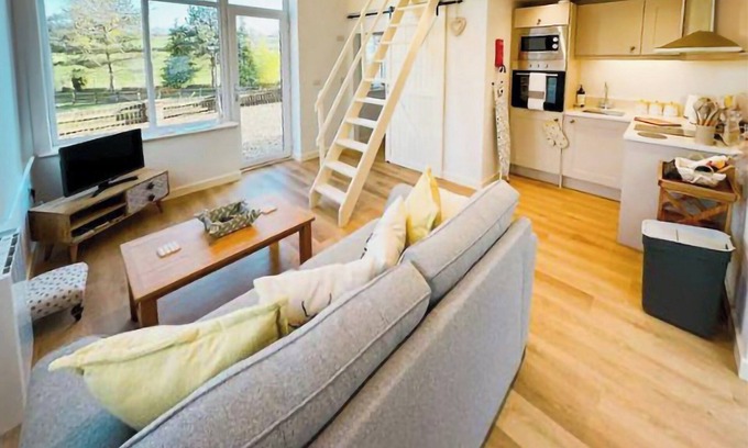 Kingswood Cottage | 1 bedroom accommodation in Groes-pluen, near Welshpool