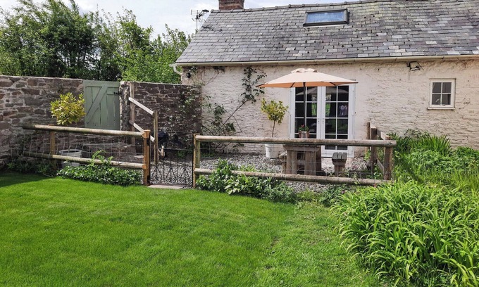 Combe Cottage | 1 bedroom accommodation in Combe, near Presteigne