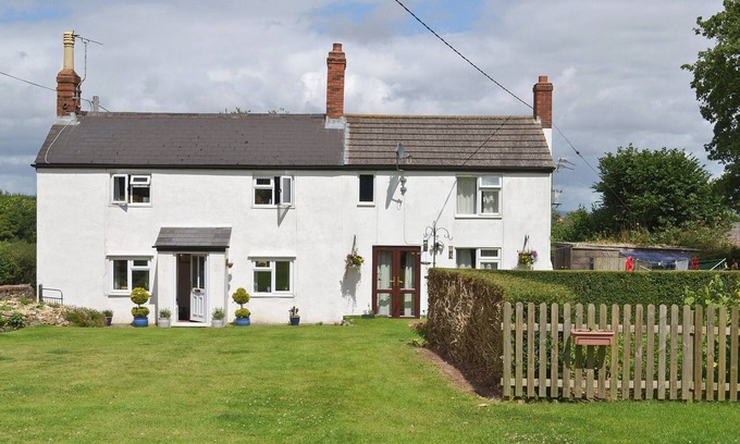 Wellington Cottage | 1 bedroom accommodation in Wrangway, near Wellington