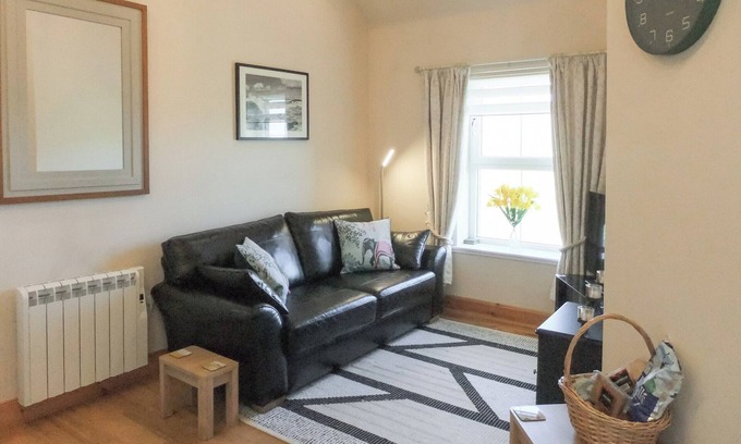 Aisgernis Cottage | 1 bedroom accommodation in Near Lochboisdale, South Uist