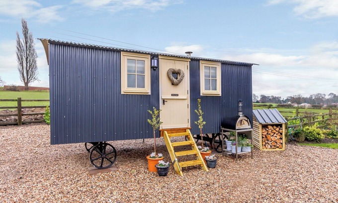 Barnsley Cottage | 1 bedroom accommodation in South Hiendley, near Hemsworth