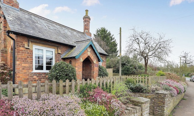 Berkeley Cottage | 1 bedroom accommodation in Ham, near Berkeley
