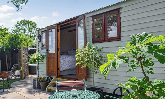 Driffield Cottage | 1 bedroom accommodation in Gembling