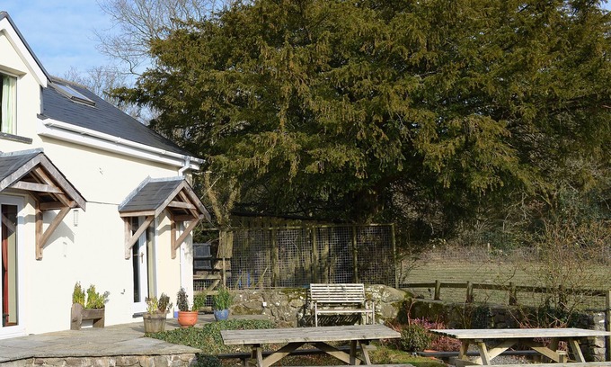 Llandeilo Cottage | 1 bedroom accommodation in Salem, near Llandeilo