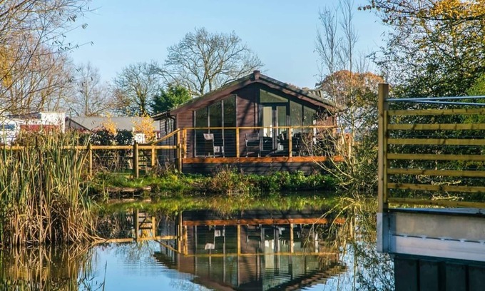 Dilton Marsh Ski Chalet | 1 bedroom accommodation in Westbury