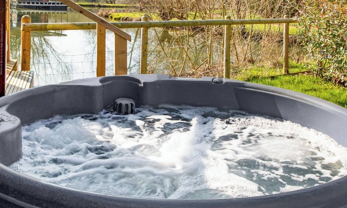 Dilton Marsh Ski Chalet | 1 bedroom accommodation in Westbury