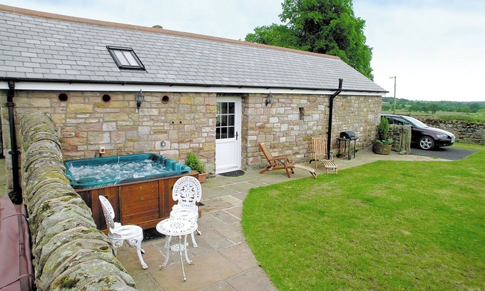 Brampton Cottage | 1 bedroom accommodation in West Hall, near Brampton