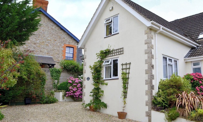 Whitchurch Canonicorum Cottage | 1 bedroom accommodation in Whitchurch Canonicorum, near Charmouth