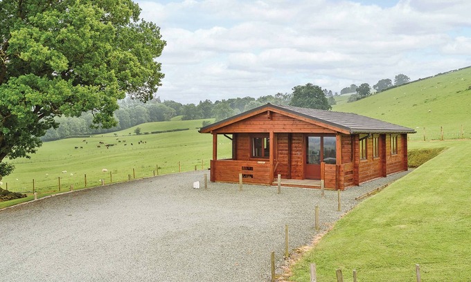 Caersws Ski Chalet | 1 bedroom accommodation in Llandinam, Powys