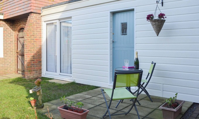 Pevensey Cottage | 1 bedroom accommodation in Pevensey Bay, near Eastbourne