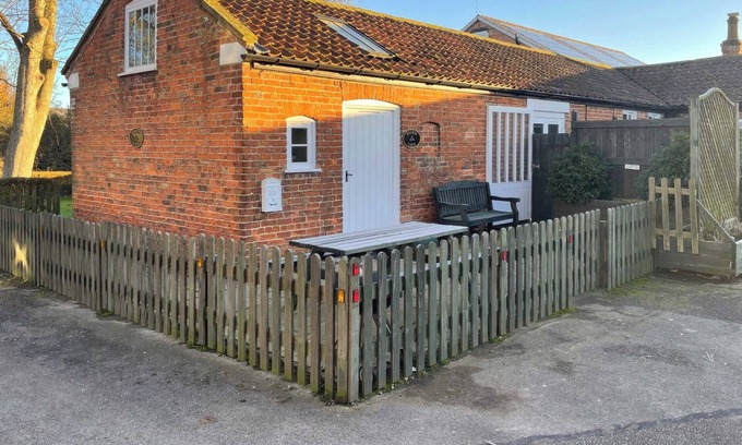Wainfleet All Saints Cottage | 1 bedroom accommodation in Wainfleet St. Mary, near Skegness