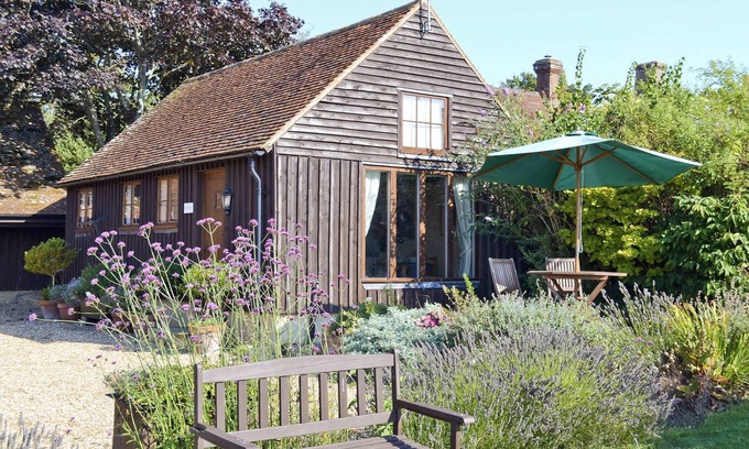 Battle Cottage | 1 bedroom accommodation in Ninfield, near Battle
