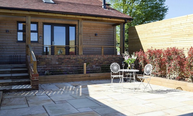 Battle Cottage | 1 bedroom accommodation in Netherfield, near Battle