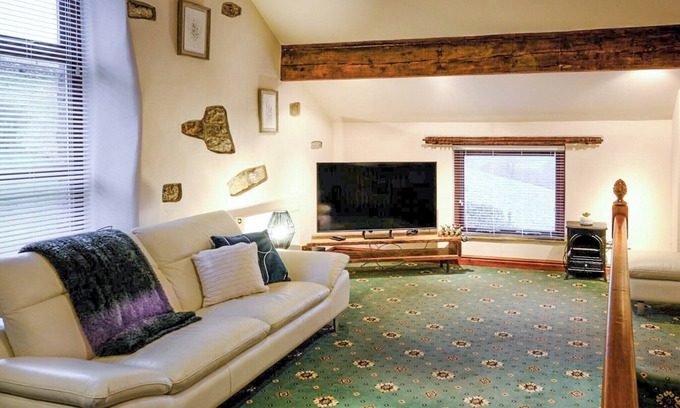 Combs Cottage | 1 bedroom accommodation in Combs, near Chapel-en-le-Frith