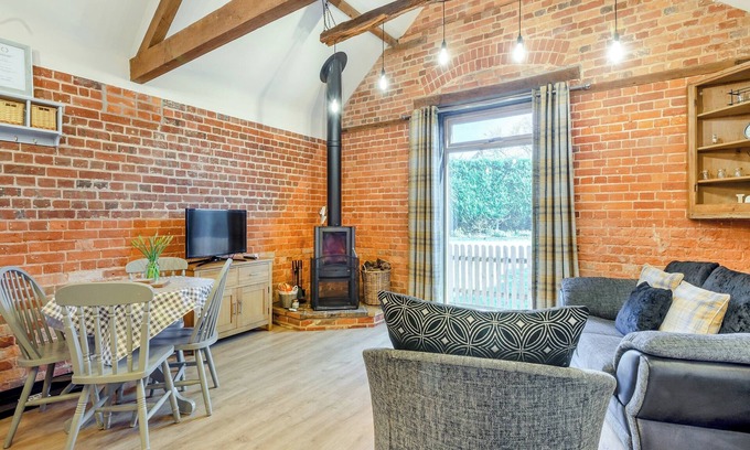Foxley Cottage | 1 bedroom accommodation in Foulsham, near Reepham
