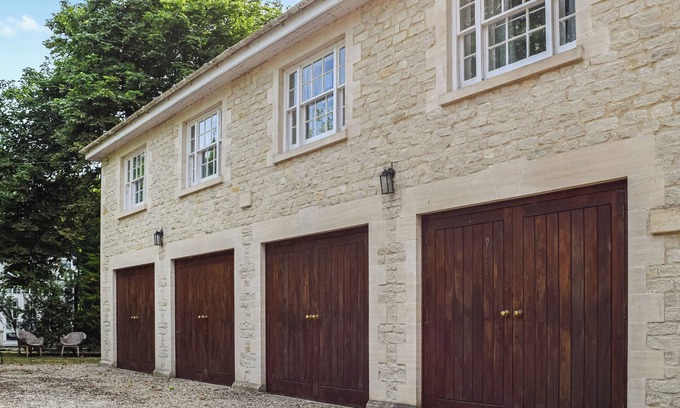 Thame Apartment | 1 bedroom accommodation in Tetsworth, near Oxford