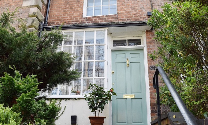 Warwick Cottage | 1 bedroom accommodation in Warwick