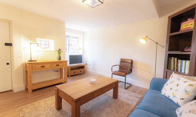 Woking Cottage | 1 bedroom accommodation in Ockham, near Guildford