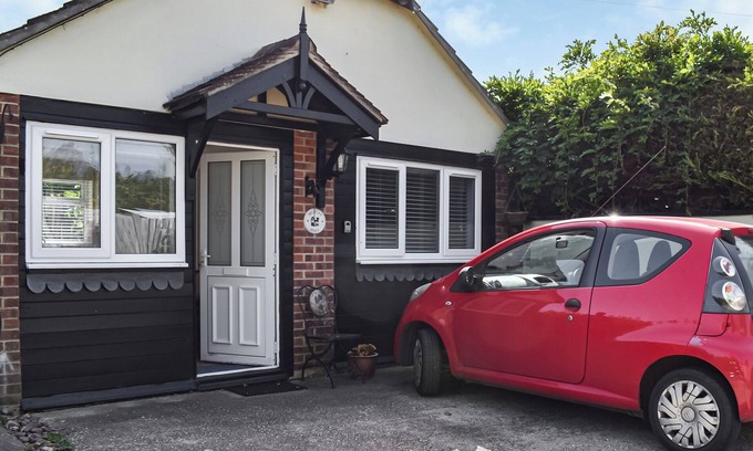 Ford Cottage | 1 bedroom accommodation in Chichester, near Bognor Regis