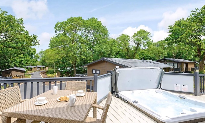 Ryde Ski Chalet | 1 bedroom accommodation in Wootton Bridge, Nr Cowes