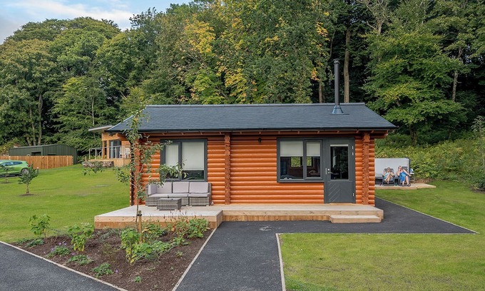 Annbank Ski Chalet | 1 bedroom accommodation in Annbank, Ayr
