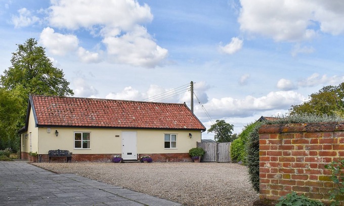Eye Cottage | 1 bedroom accommodation in Mellis, near Eye