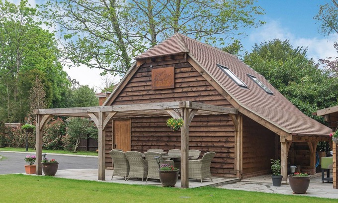 New Forest District Cottage | 1 bedroom accommodation in Hythe, near Southampton