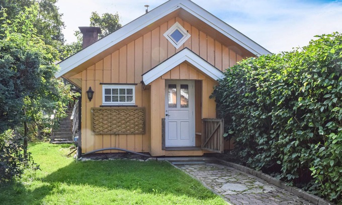Hurum House | 1 bedroom accommodation in Kana