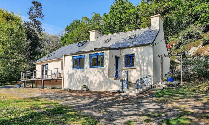 Plouigneau House | 1 bedroom amazing home in Plouigneau