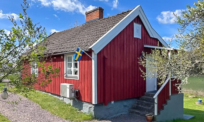 Blomstermala House | 1 bedroom amazing home in Tålebo