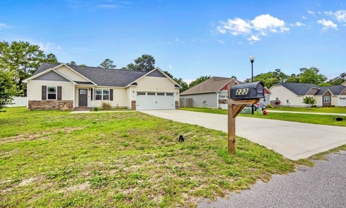 Richlands House | 1 bedroom and 1 full bath available in a large 3 bedroom, 2 bathroom house