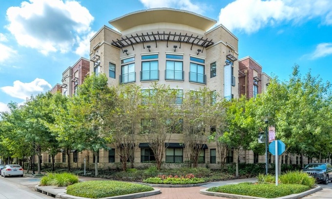 The Woodlands Apartment | 1 Bedroom apartment on Woodland Waterway
