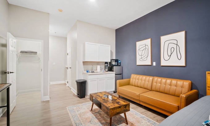 Grand Bay Apartment | 1 Bedroom Apartment at Oak + Fountain - #7