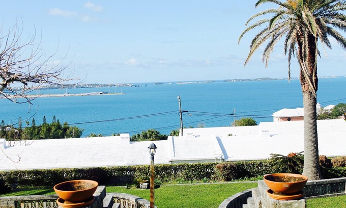 Southampton Apartment | 1 Bedroom Apartment W/ Incredible Views