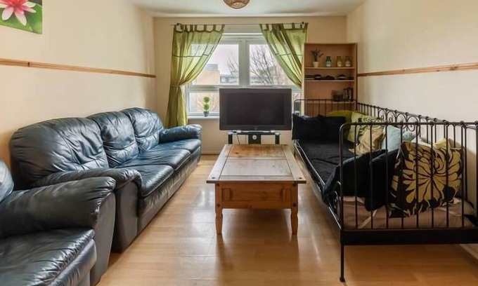 Gifford Apartment | 1 Bedroom Apartment City Centre