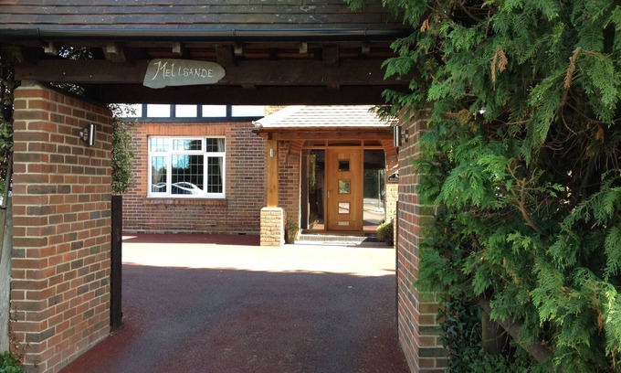 Netley Apartment | 1 Bedroom Apartment with private courtyard.