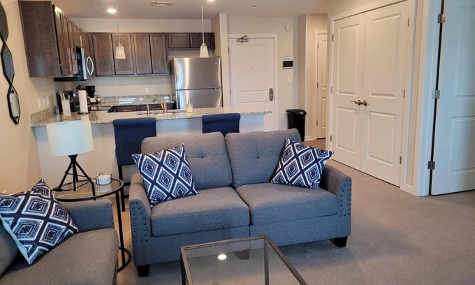 Fenton Apartment | 1-Bedroom apartment in Fenton, MI with Wi-Fi, Fitness Center, & in-unit Laundry!